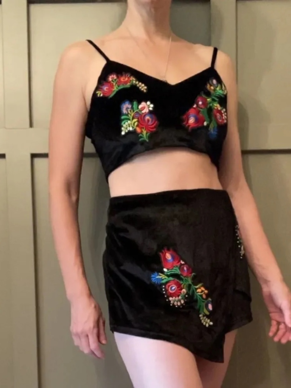 L'atiste By Amy Black Velvet Floral Embroidered Skort & Crop Top Set Size Small - Picture 2 of 15